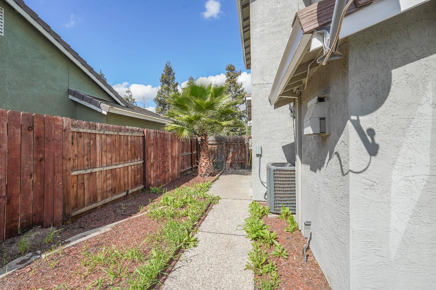 2720 River Cove Dr, Riverbank, CA 95367