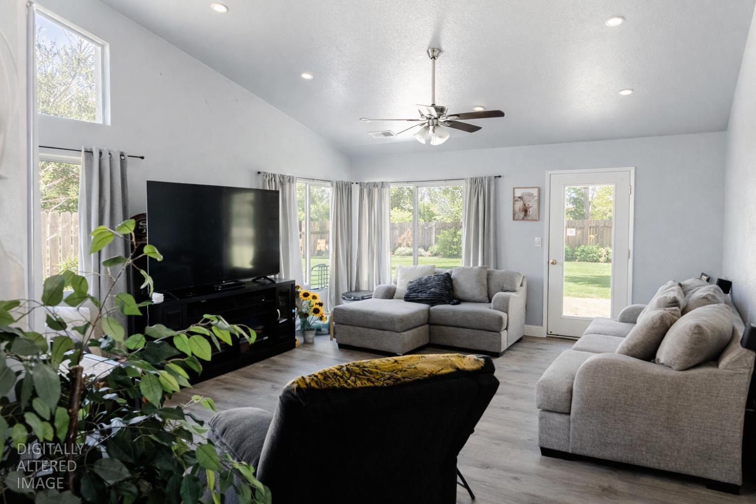 2062 Hastings Dr, Los Banos, CA 93635