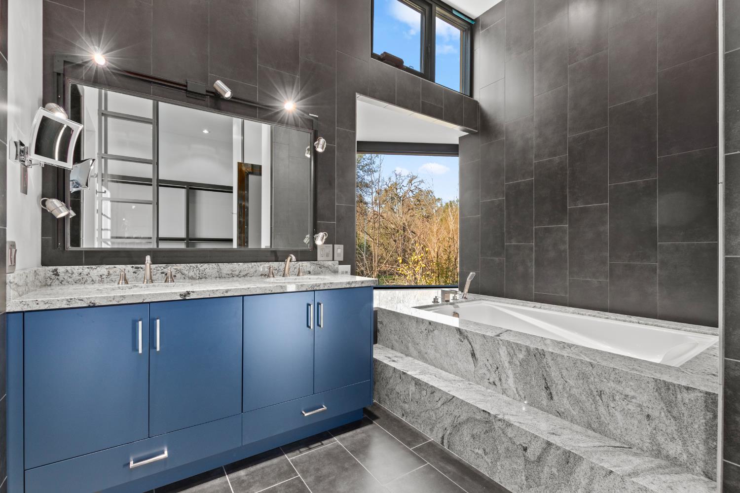 12100 Horseshoe Rd, Oakdale, CA 95361