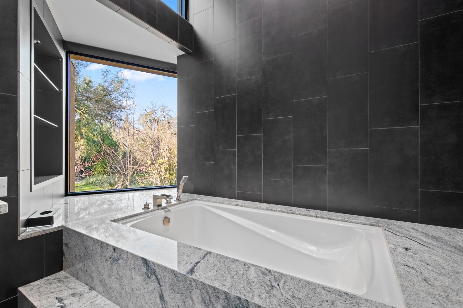 12100 Horseshoe Rd, Oakdale, CA 95361