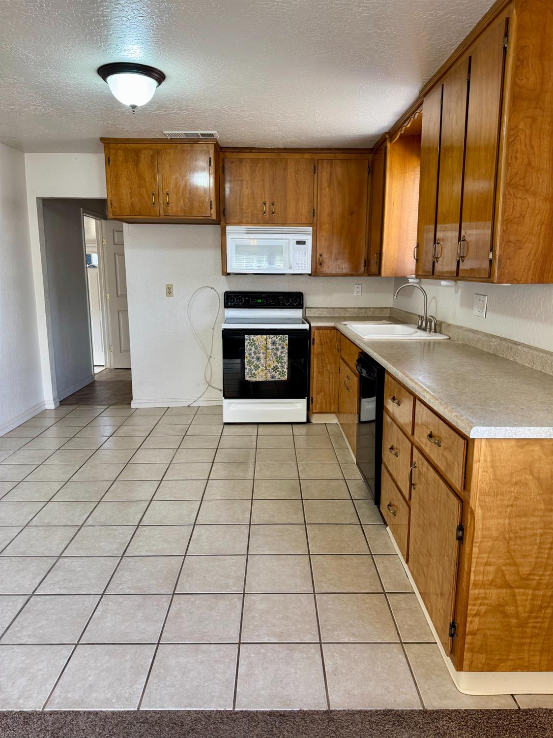 205 Orchard Ave, Modesto, CA 95354