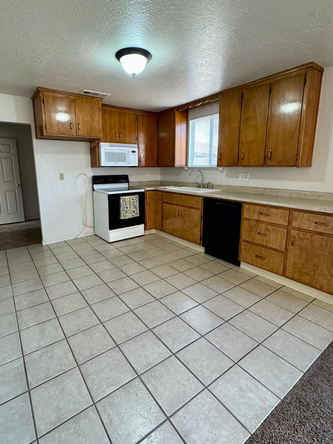 205 Orchard Ave, Modesto, CA 95354