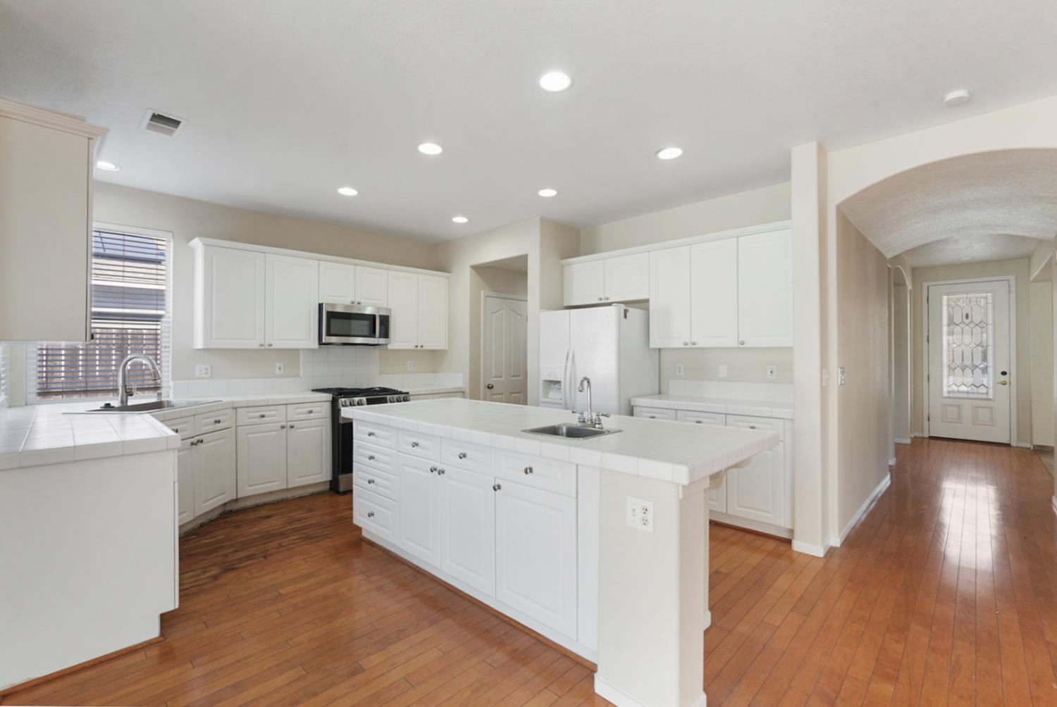 1300 David Dr, Oakdale, CA 95361