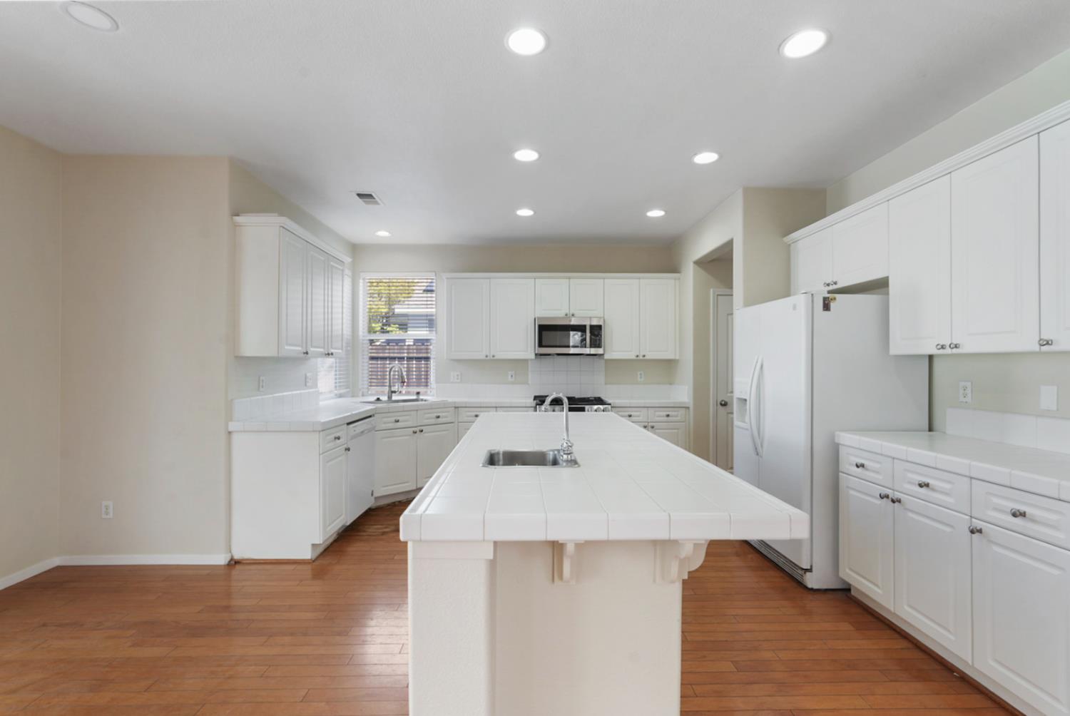 1300 David Dr, Oakdale, CA 95361