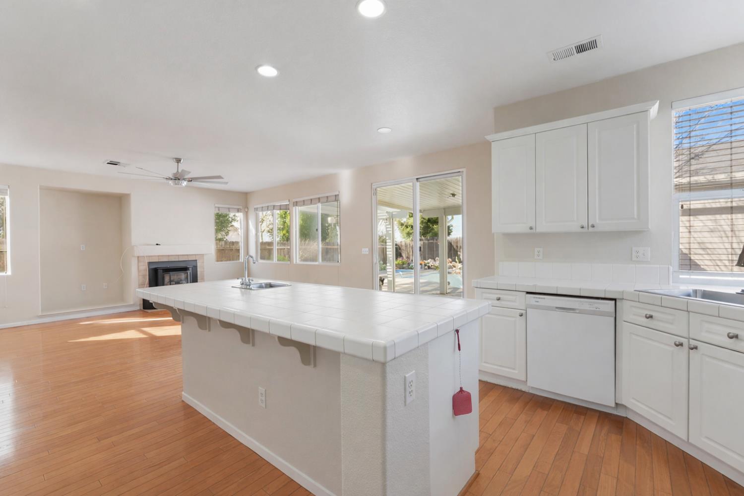 1300 David Dr, Oakdale, CA 95361