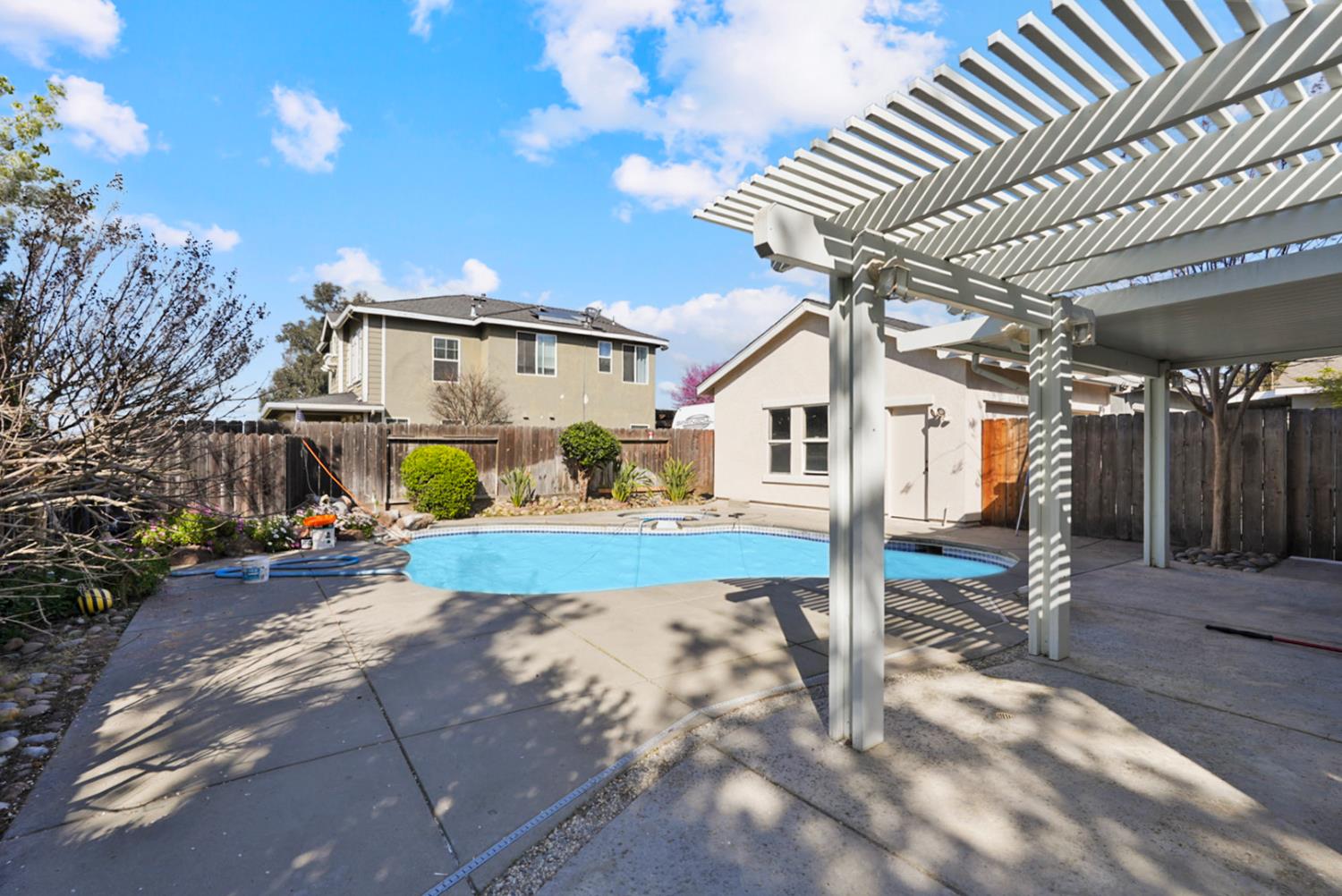 1300 David Dr, Oakdale, CA 95361