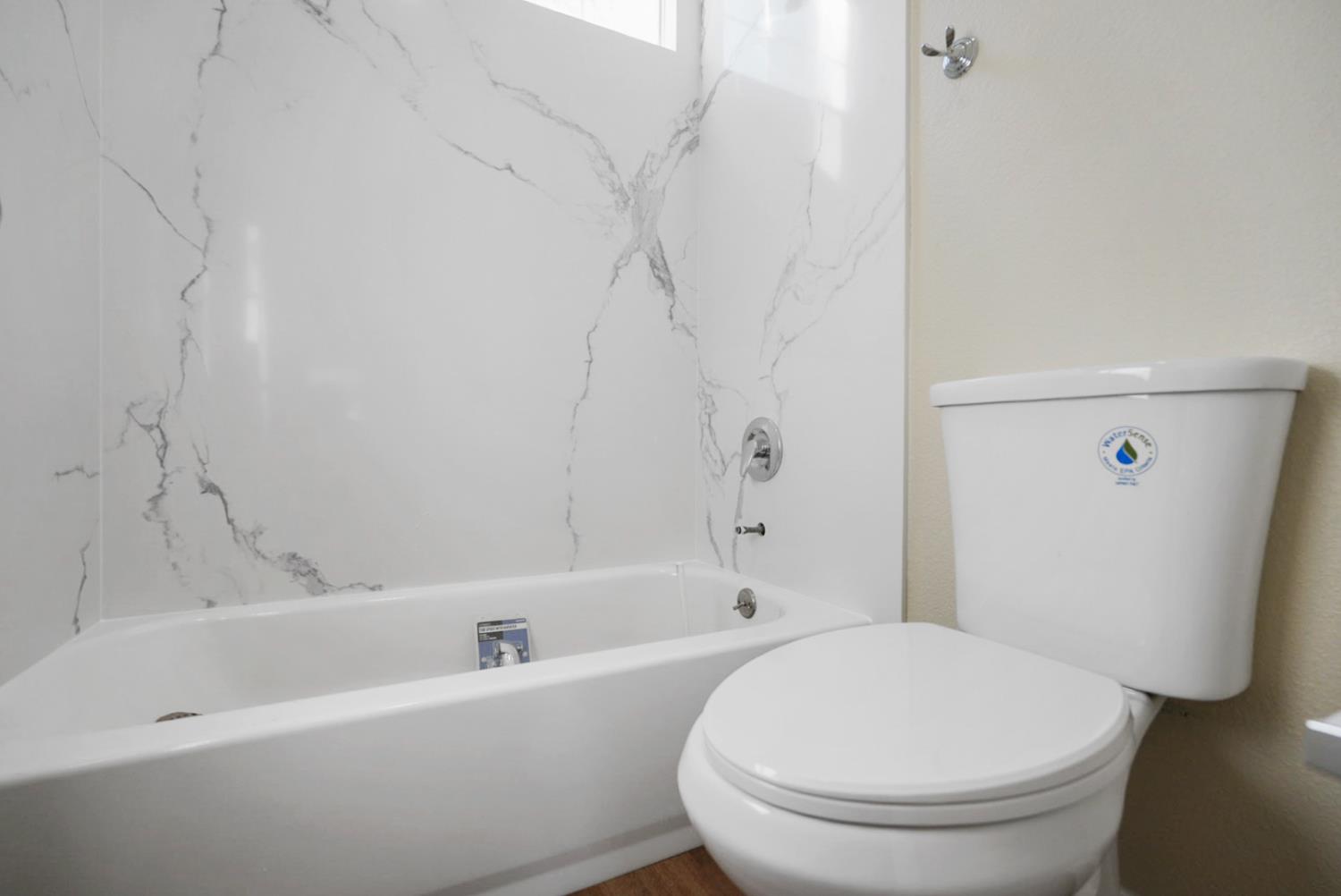 1300 David Dr, Oakdale, CA 95361