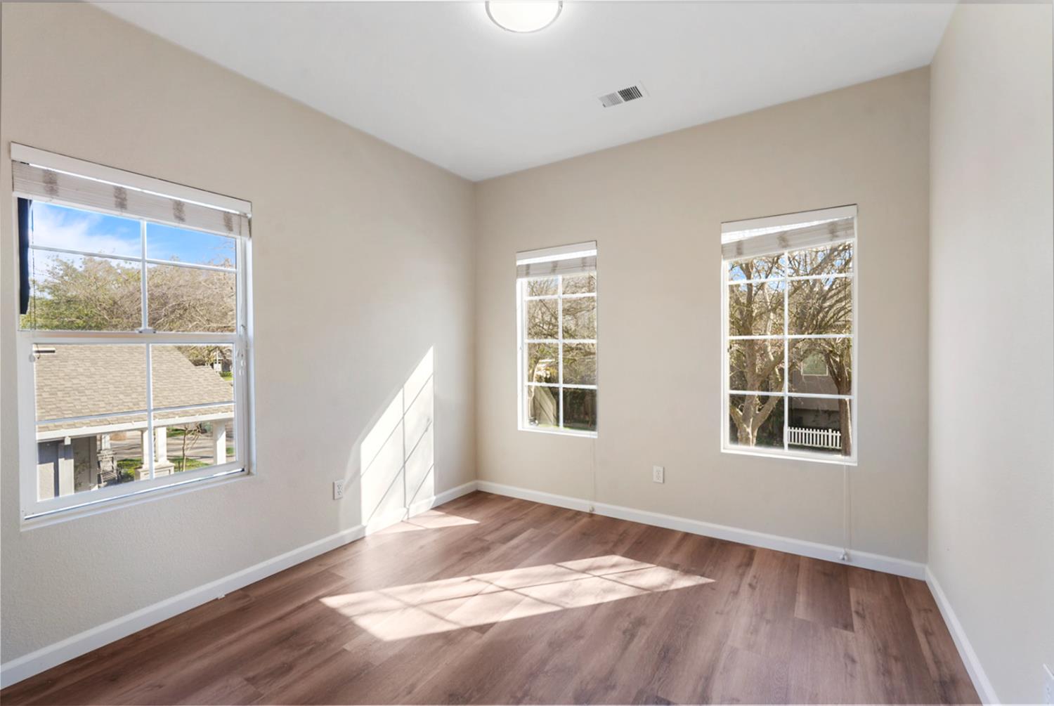 1300 David Dr, Oakdale, CA 95361