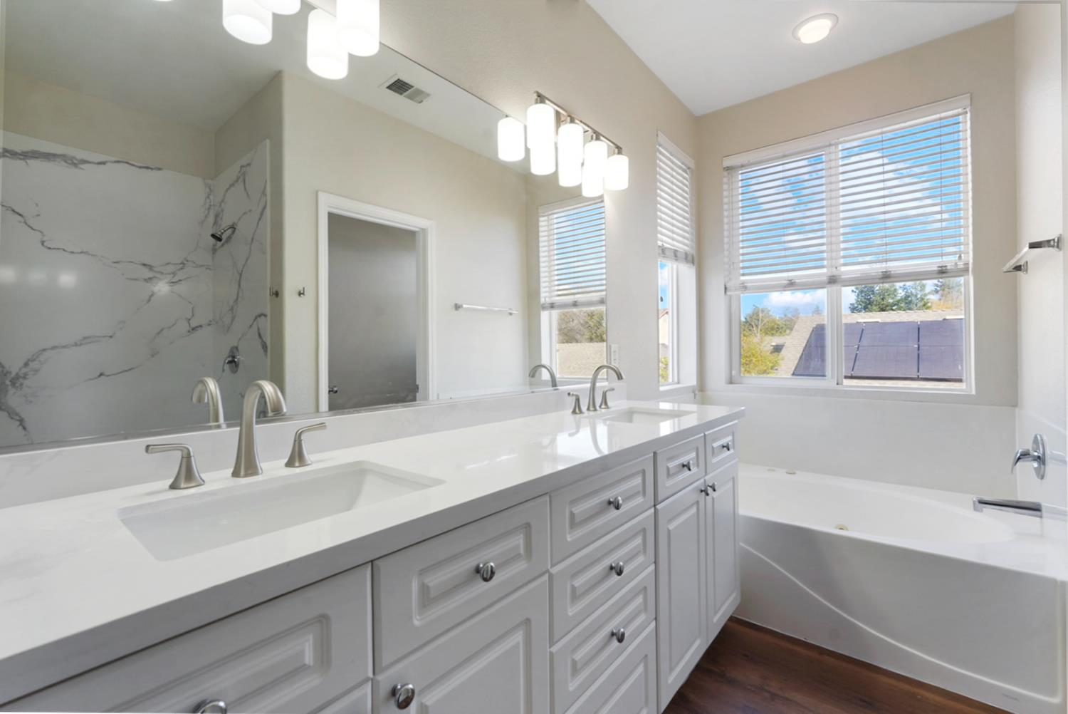 1300 David Dr, Oakdale, CA 95361