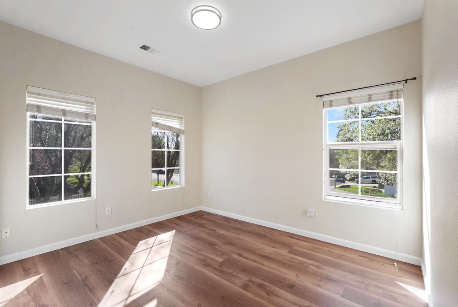 1300 David Dr, Oakdale, CA 95361