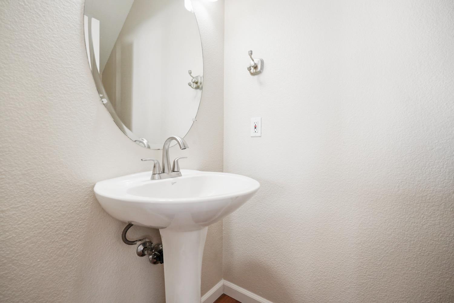 1300 David Dr, Oakdale, CA 95361