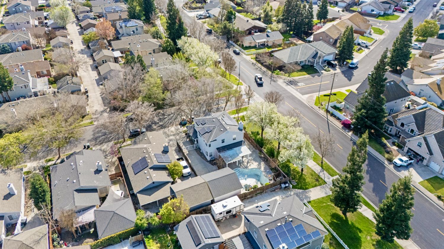 1300 David Dr, Oakdale, CA 95361