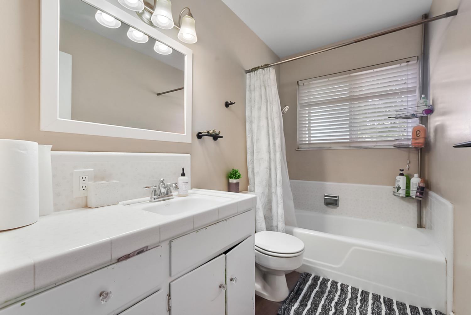 904 Tahoe Dr, Modesto, CA 95350