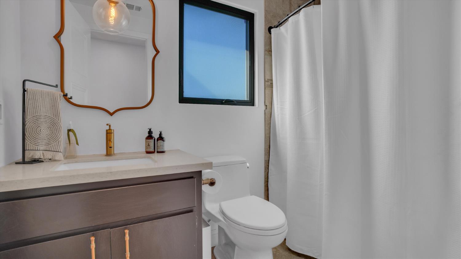 6613 Woodland Ave, Modesto, CA 95358