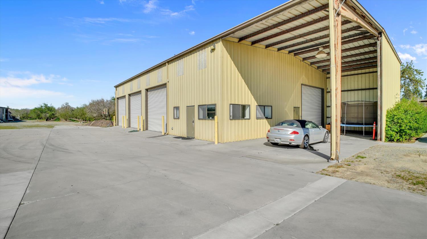 6613 Woodland Ave, Modesto, CA 95358