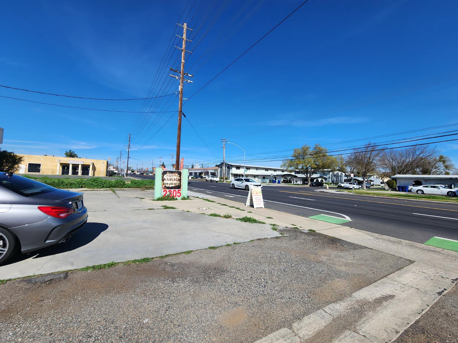 2305 Coffee Rd, Modesto, CA 95355