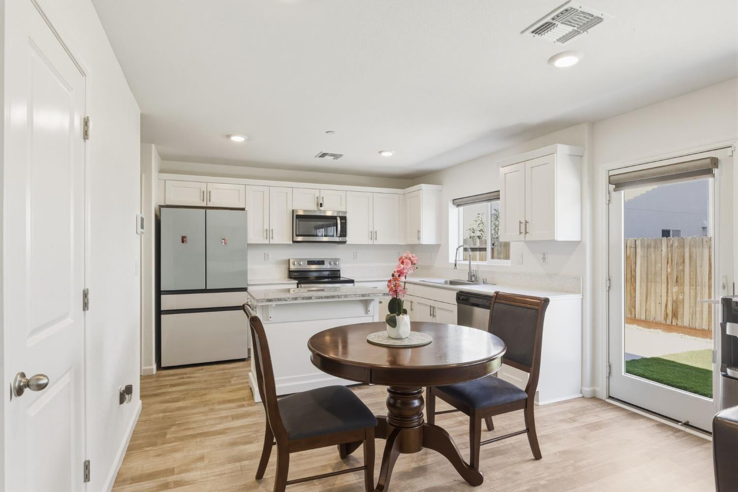 440 Half Dome Dr, Manteca, CA 95337