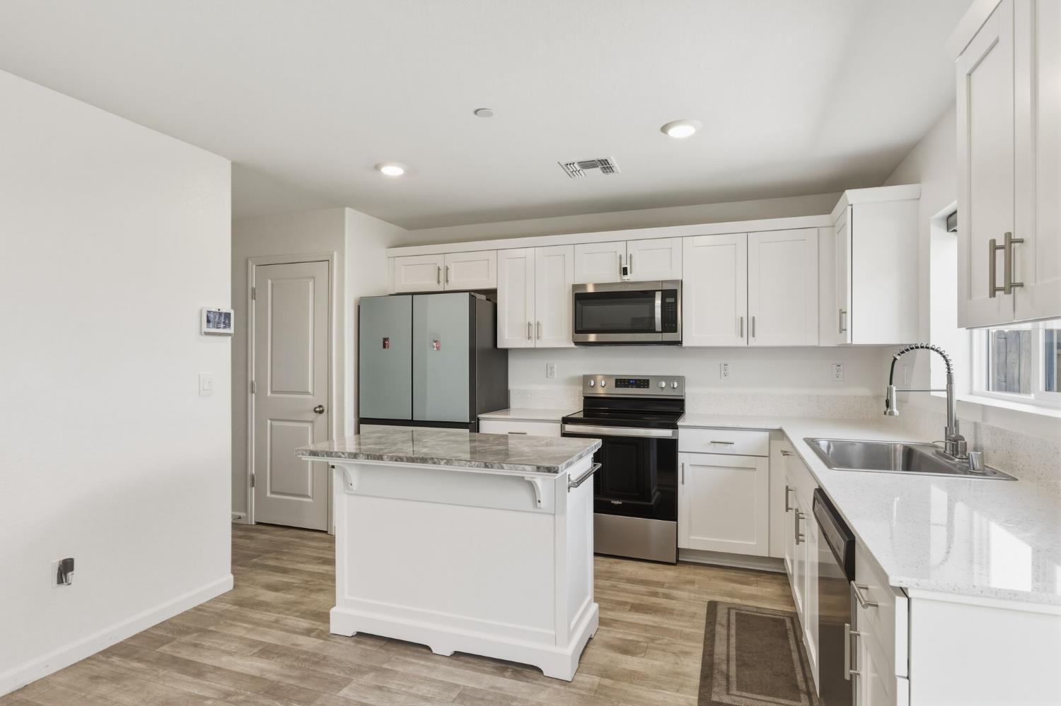 440 Half Dome Dr, Manteca, CA 95337