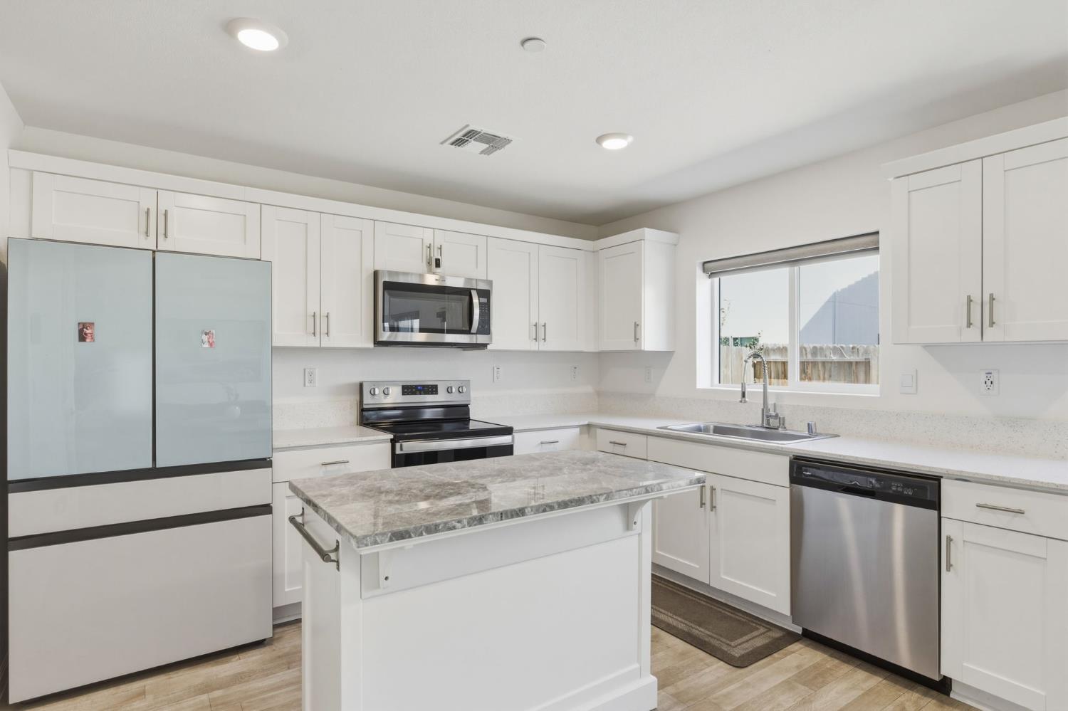 440 Half Dome Dr, Manteca, CA 95337