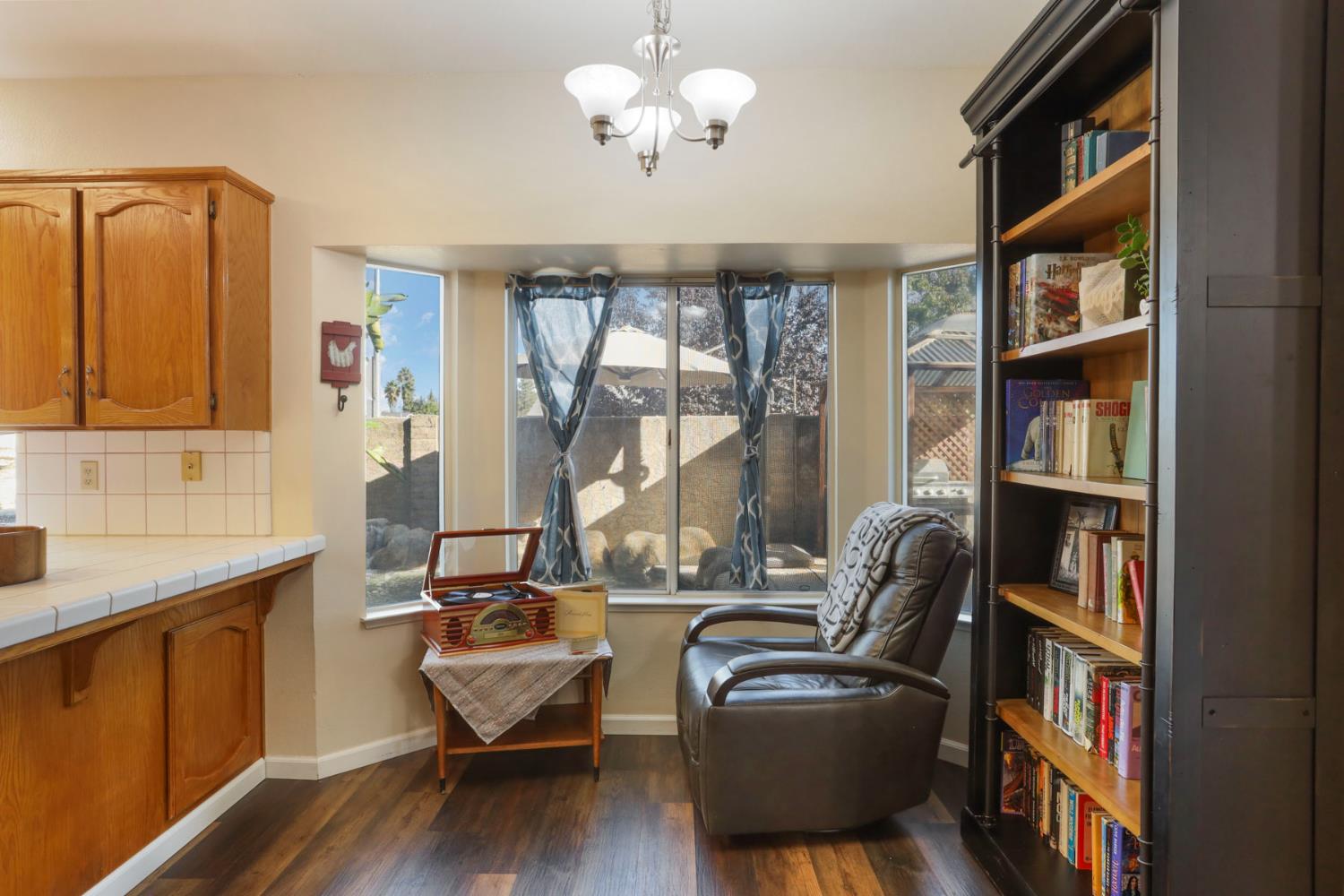 1122 Zumstein Ct, Ripon, CA 95366