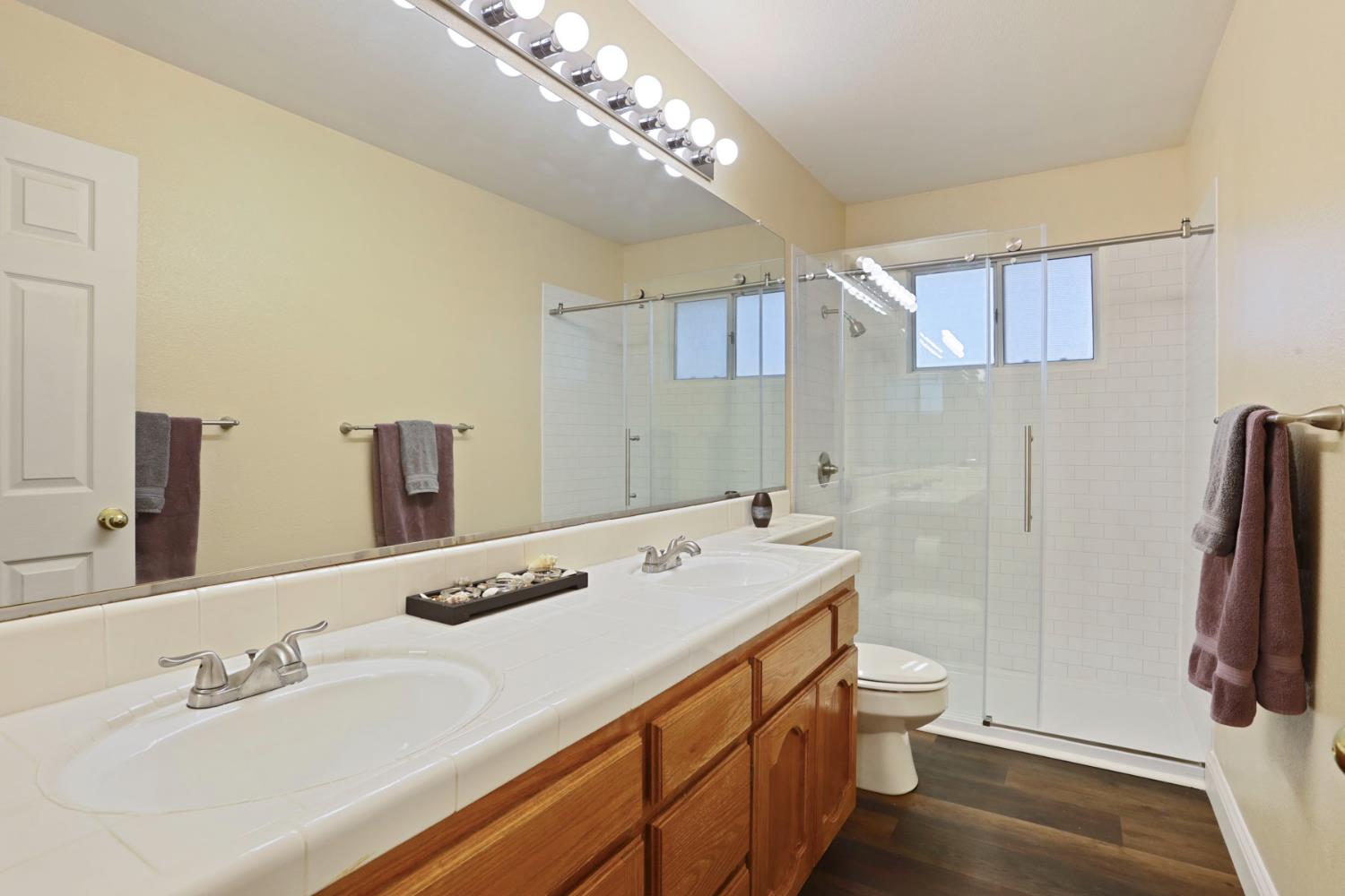 1122 Zumstein Ct, Ripon, CA 95366