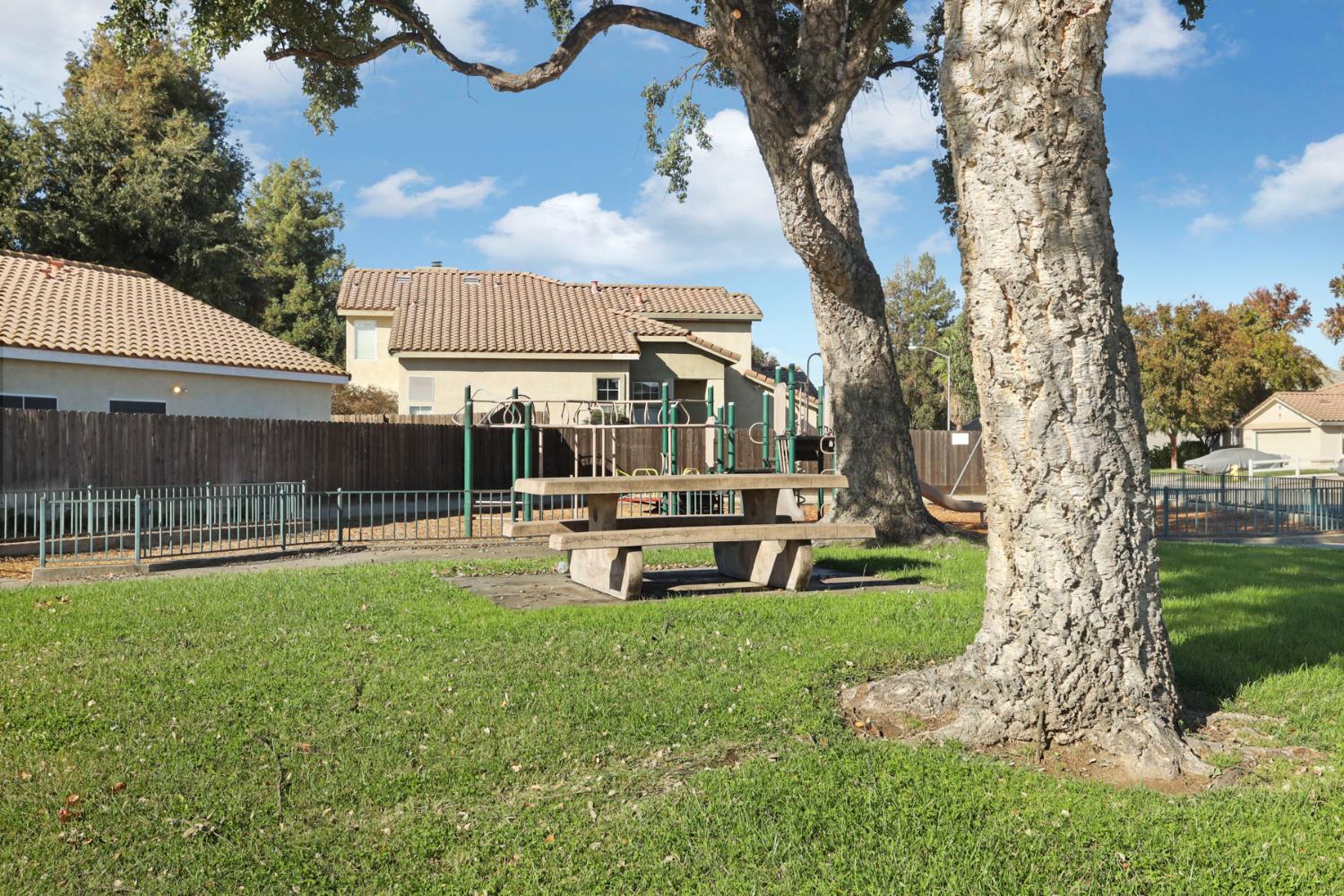 1122 Zumstein Ct, Ripon, CA 95366