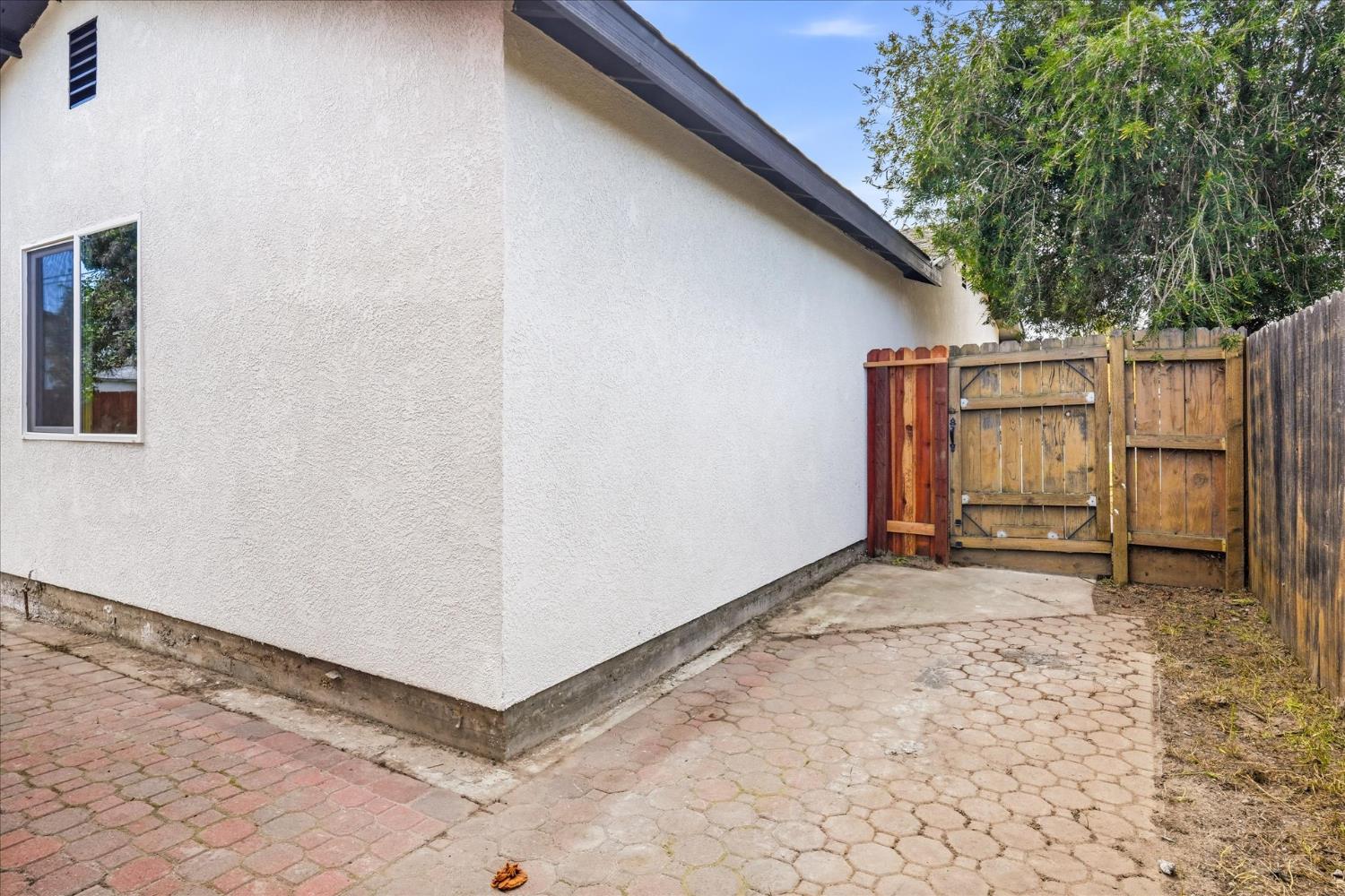 2020 Aspen St, Selma, CA 93662