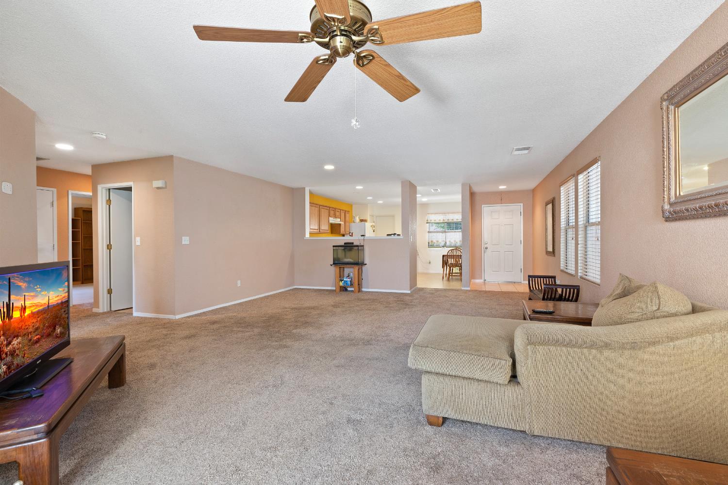 1127 Kestrel Dr, Patterson, CA 95363