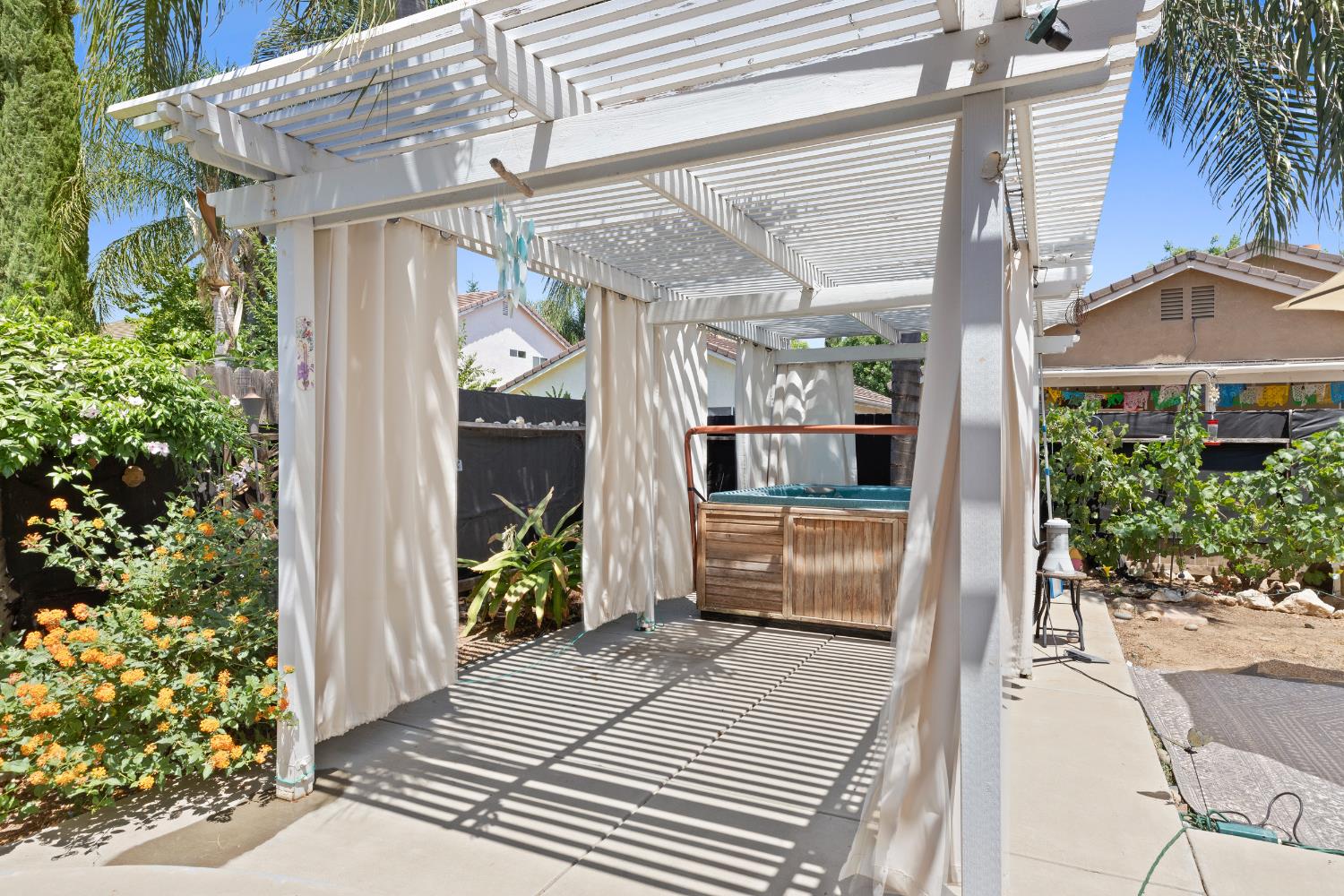 1127 Kestrel Dr, Patterson, CA 95363