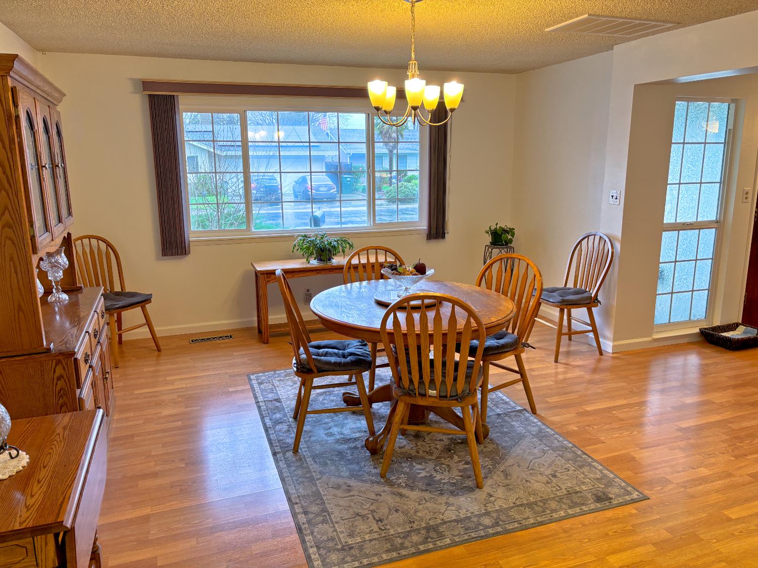 1600 Fairington Ln, Modesto, CA 95355