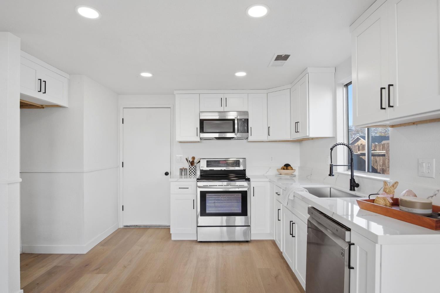 1732 Walpole Dr, Modesto, CA 95358