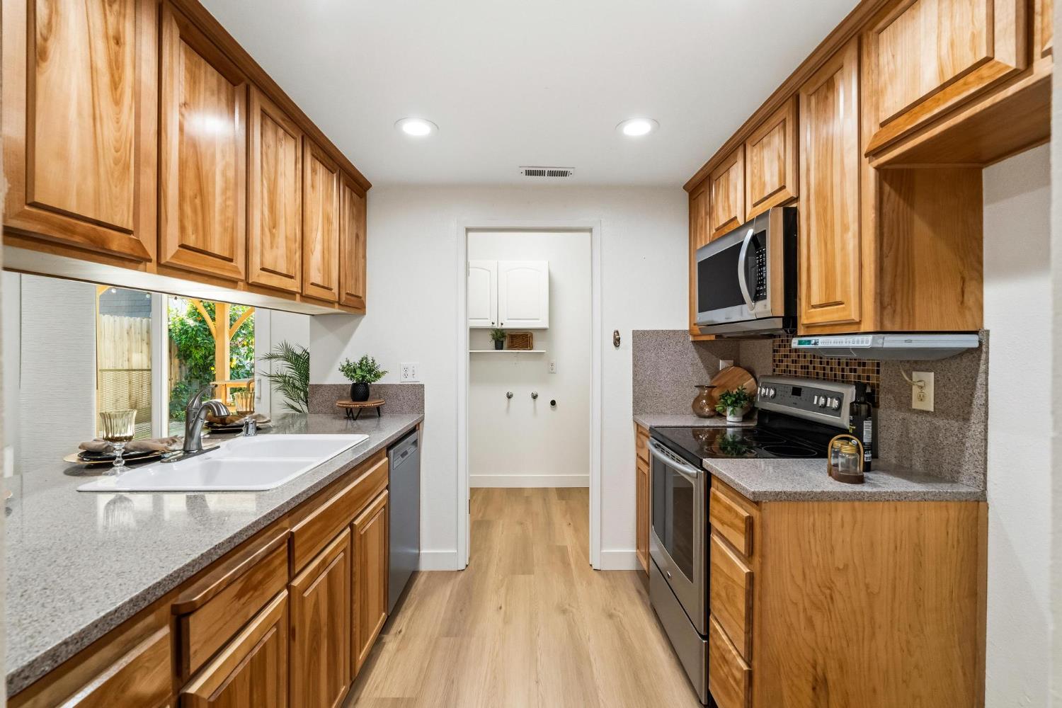 1453 Radcliff Ln, Manteca, CA 95336