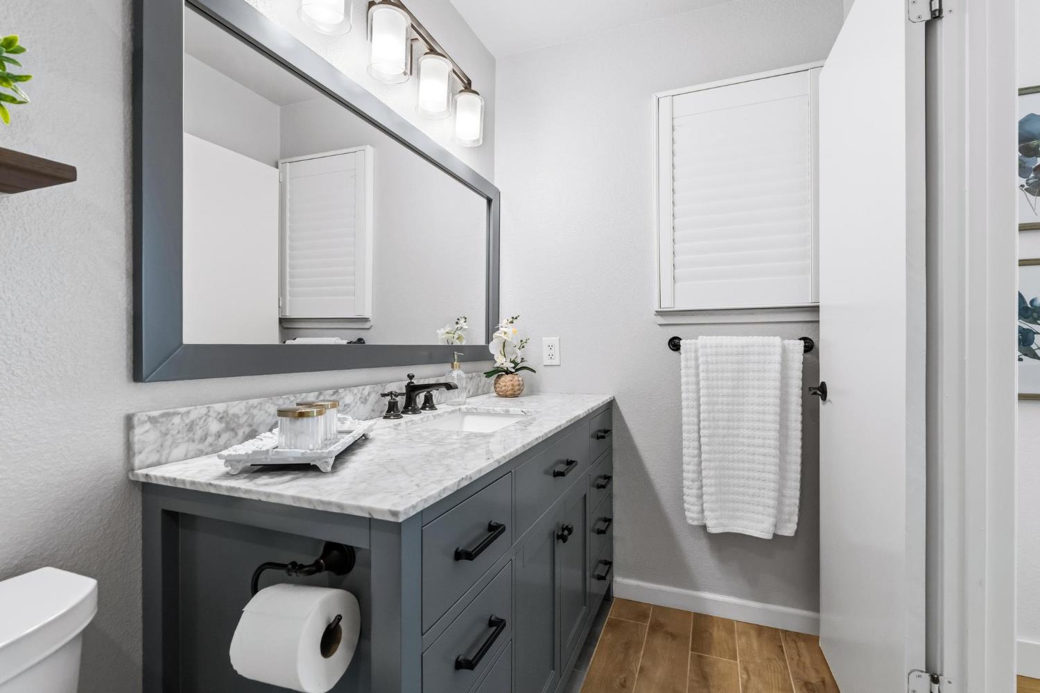 1453 Radcliff Ln, Manteca, CA 95336