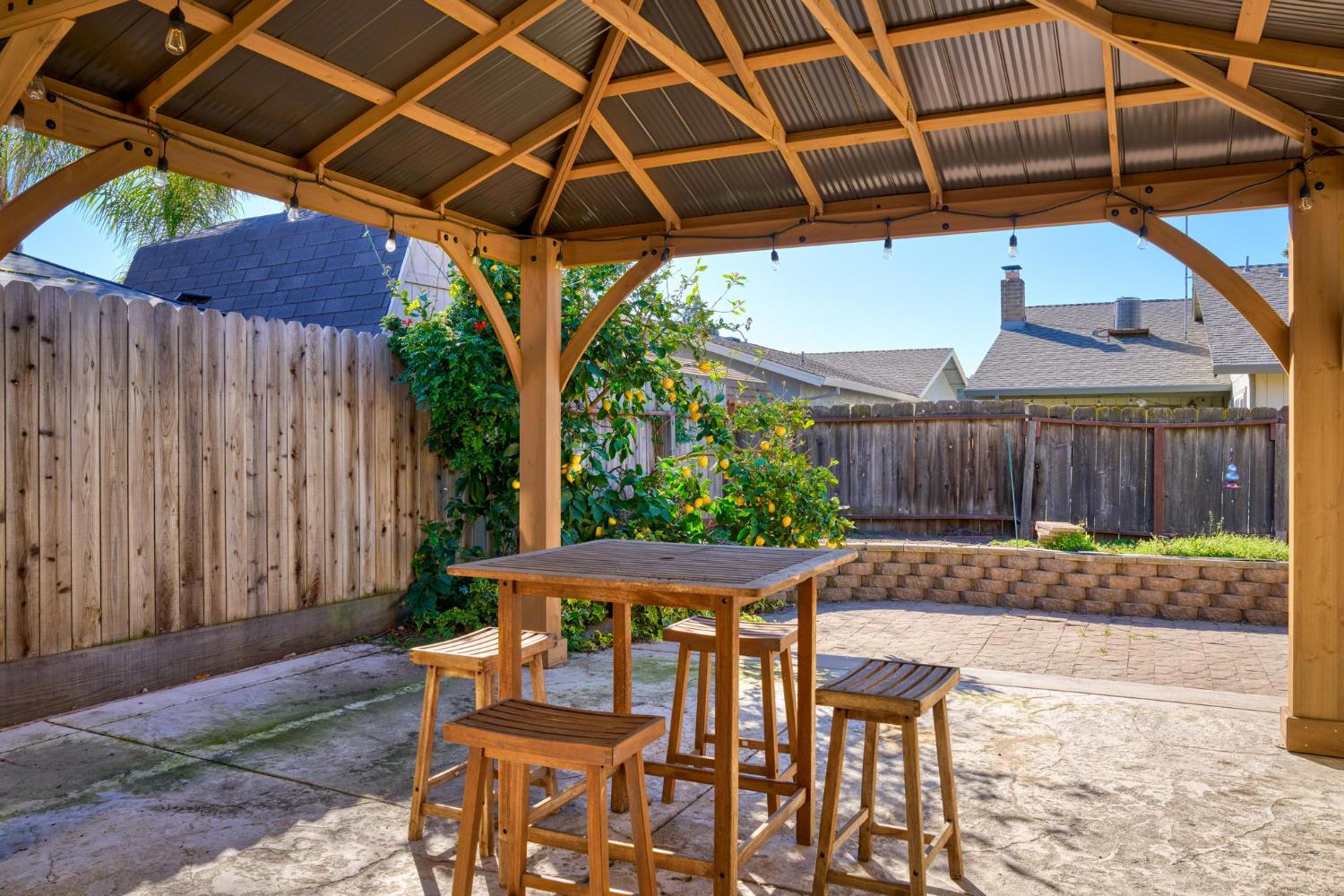 1453 Radcliff Ln, Manteca, CA 95336