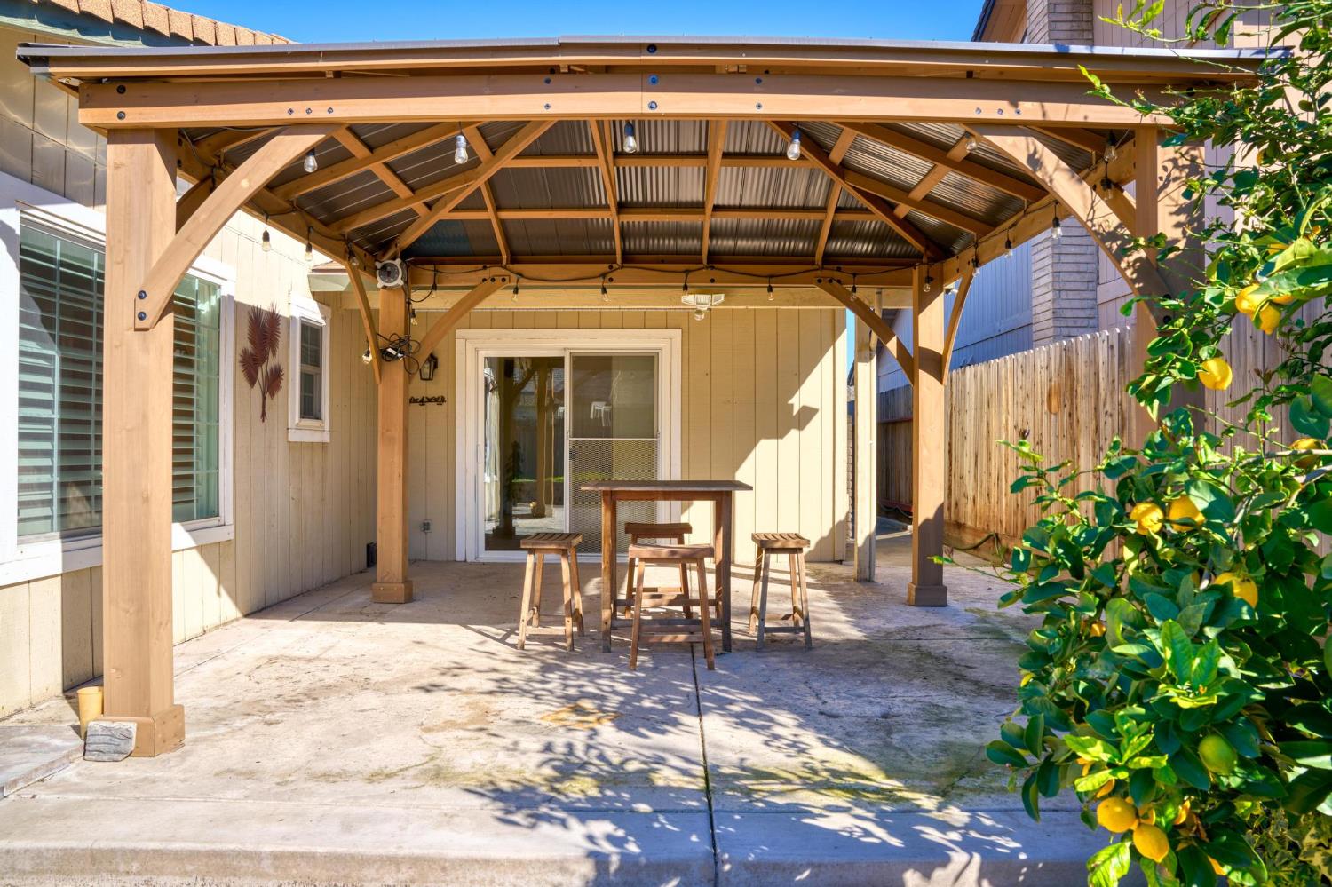 1453 Radcliff Ln, Manteca, CA 95336