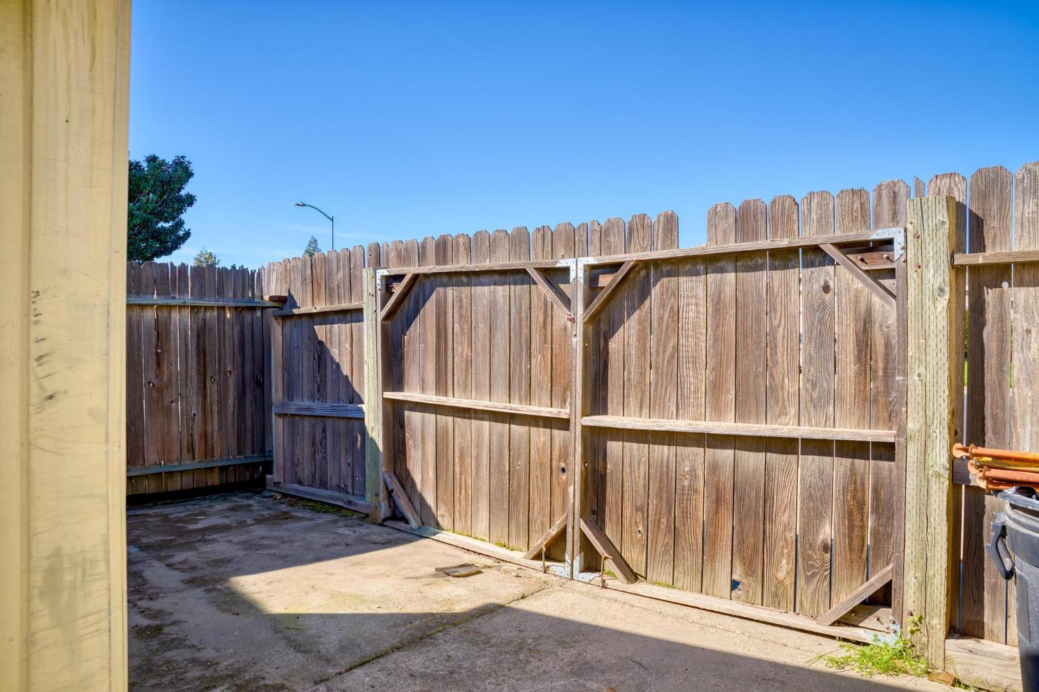 1453 Radcliff Ln, Manteca, CA 95336