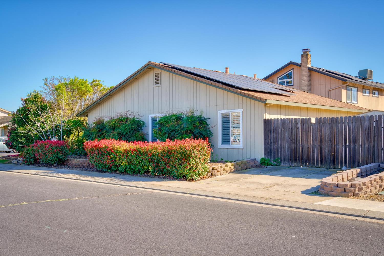 1453 Radcliff Ln, Manteca, CA 95336