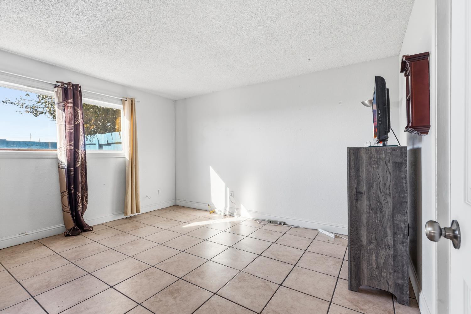 2644 San Ignacio Ave, Modesto, CA 95354