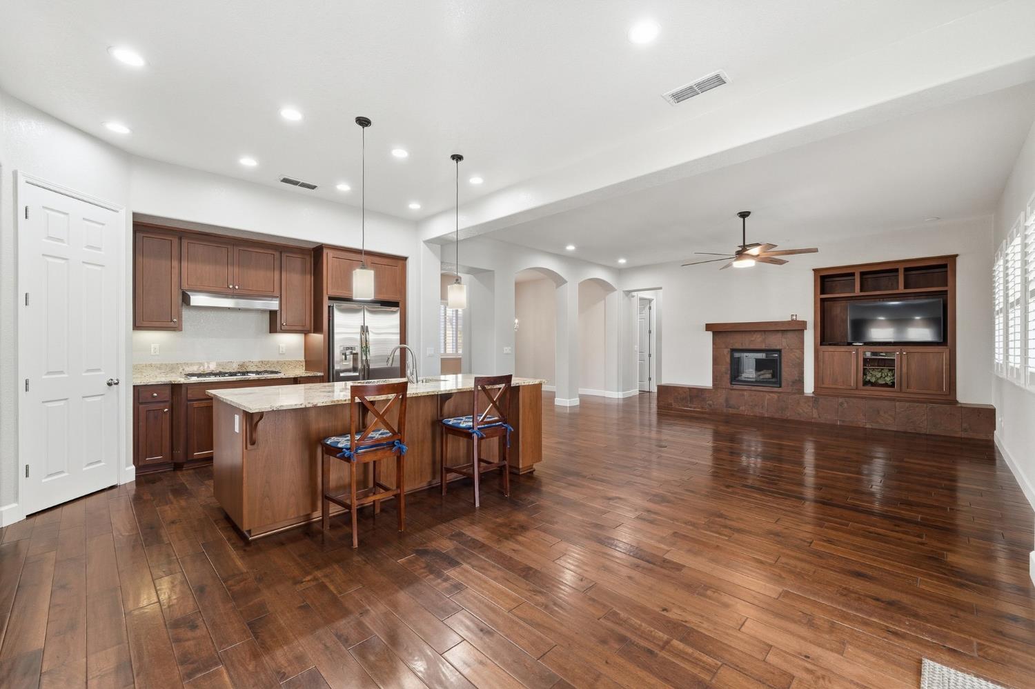 2558 Edgebrook Ln, Manteca, CA 95336