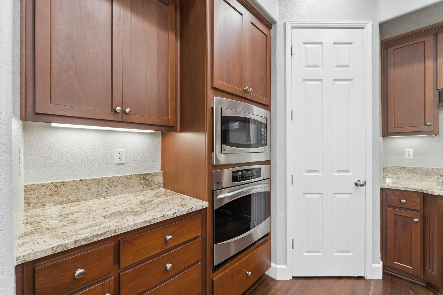 2558 Edgebrook Ln, Manteca, CA 95336