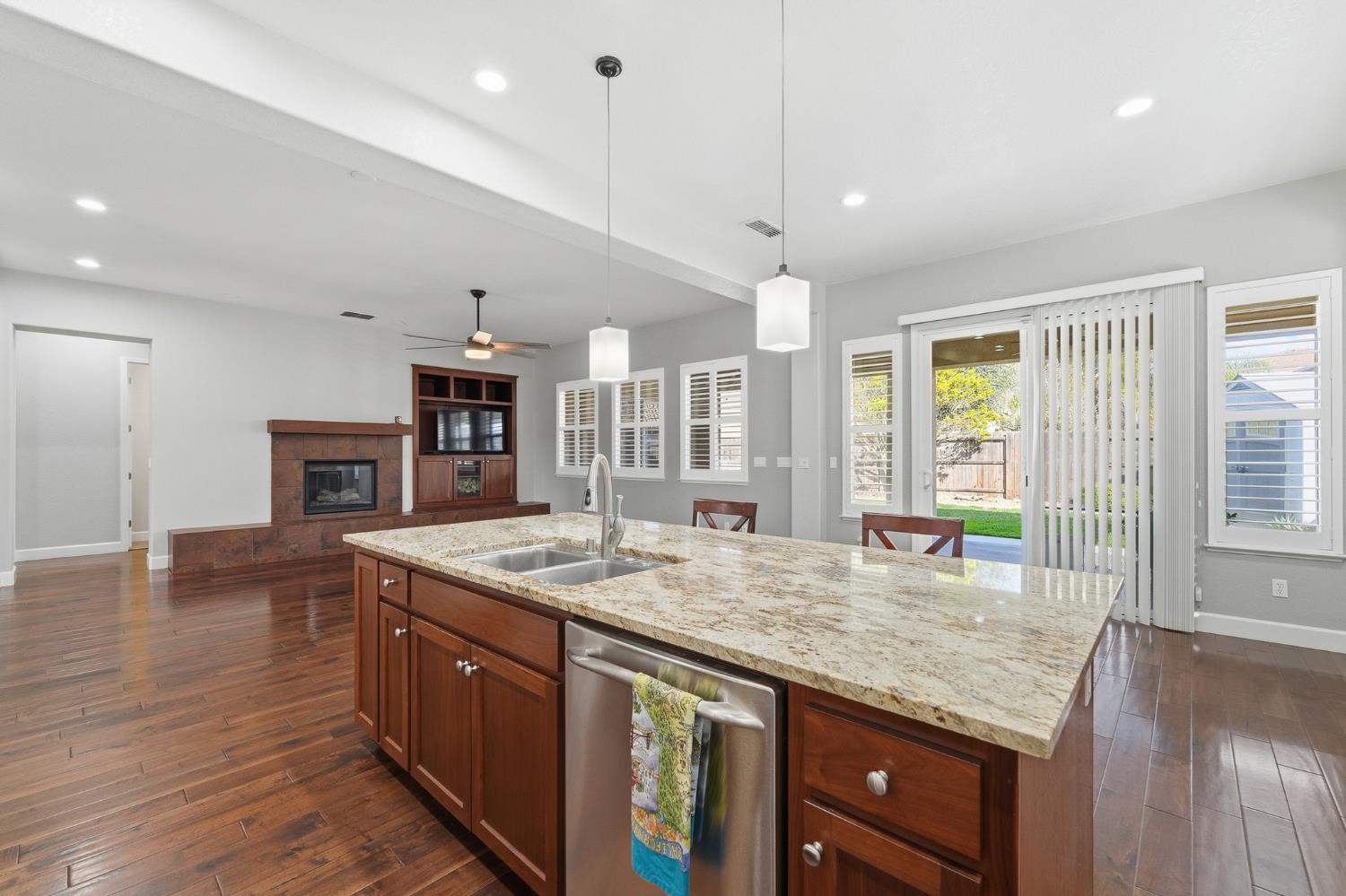 2558 Edgebrook Ln, Manteca, CA 95336