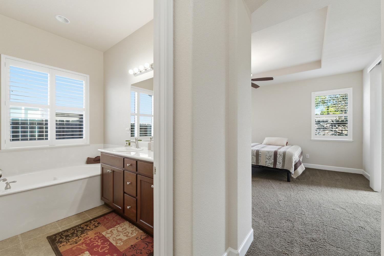 2558 Edgebrook Ln, Manteca, CA 95336