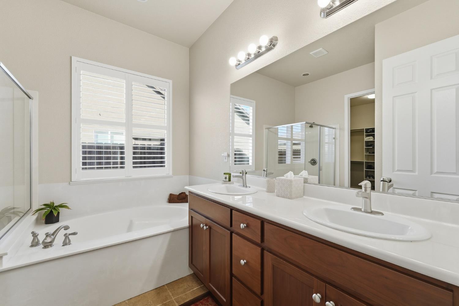 2558 Edgebrook Ln, Manteca, CA 95336