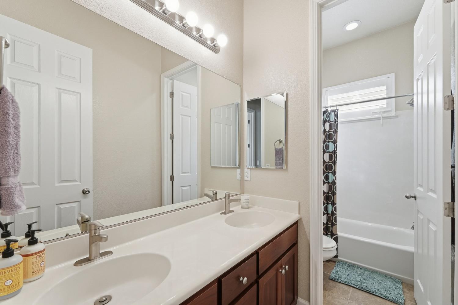 2558 Edgebrook Ln, Manteca, CA 95336