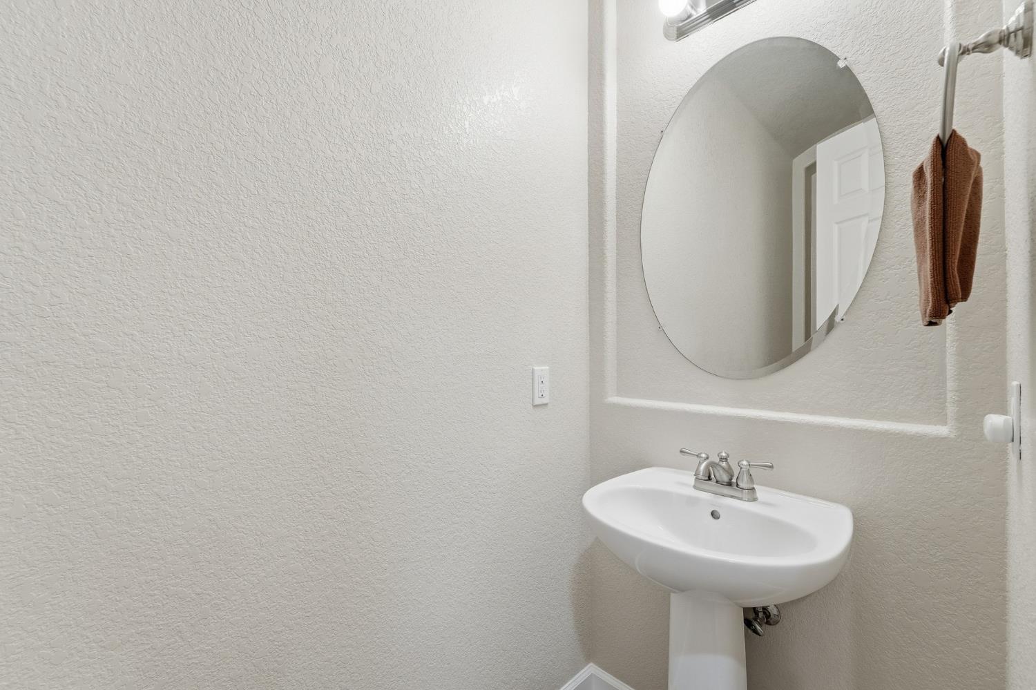 2558 Edgebrook Ln, Manteca, CA 95336