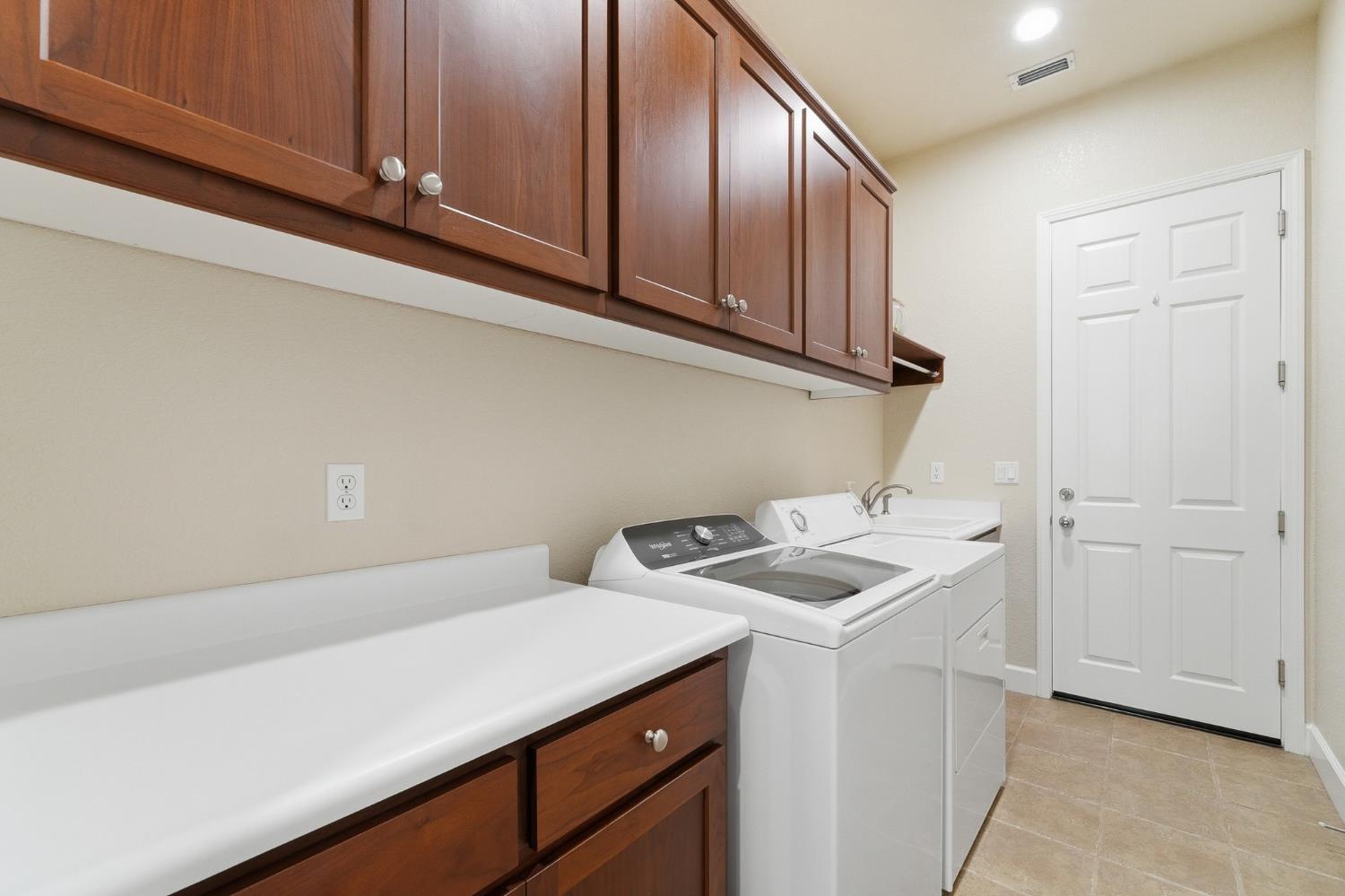 2558 Edgebrook Ln, Manteca, CA 95336