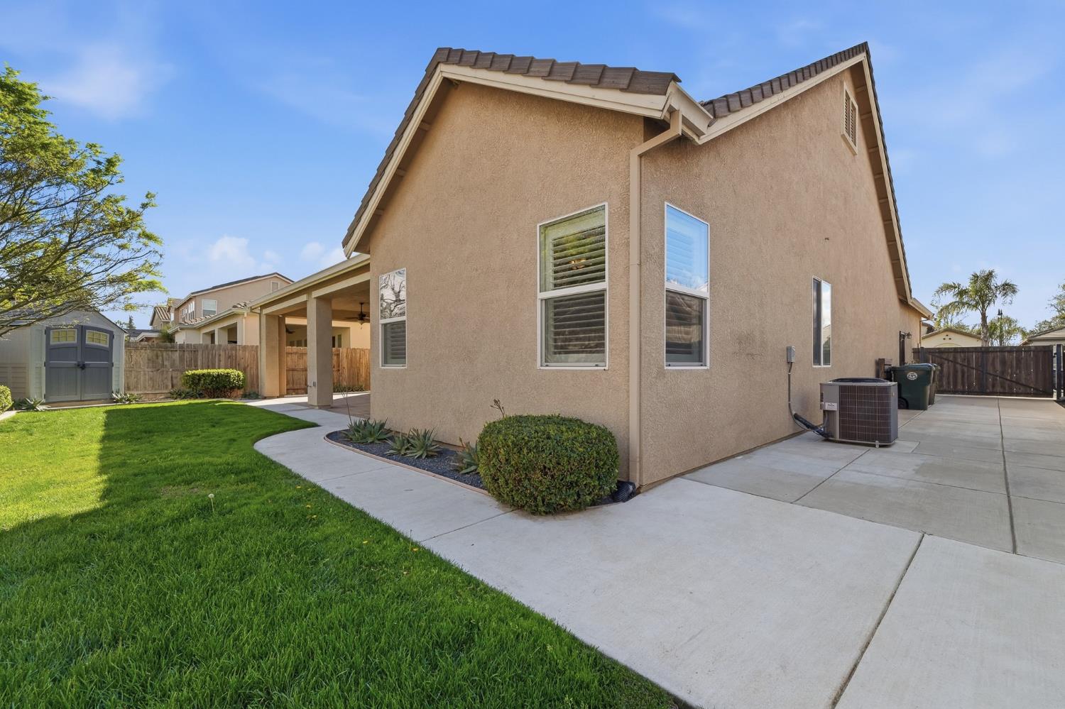 2558 Edgebrook Ln, Manteca, CA 95336