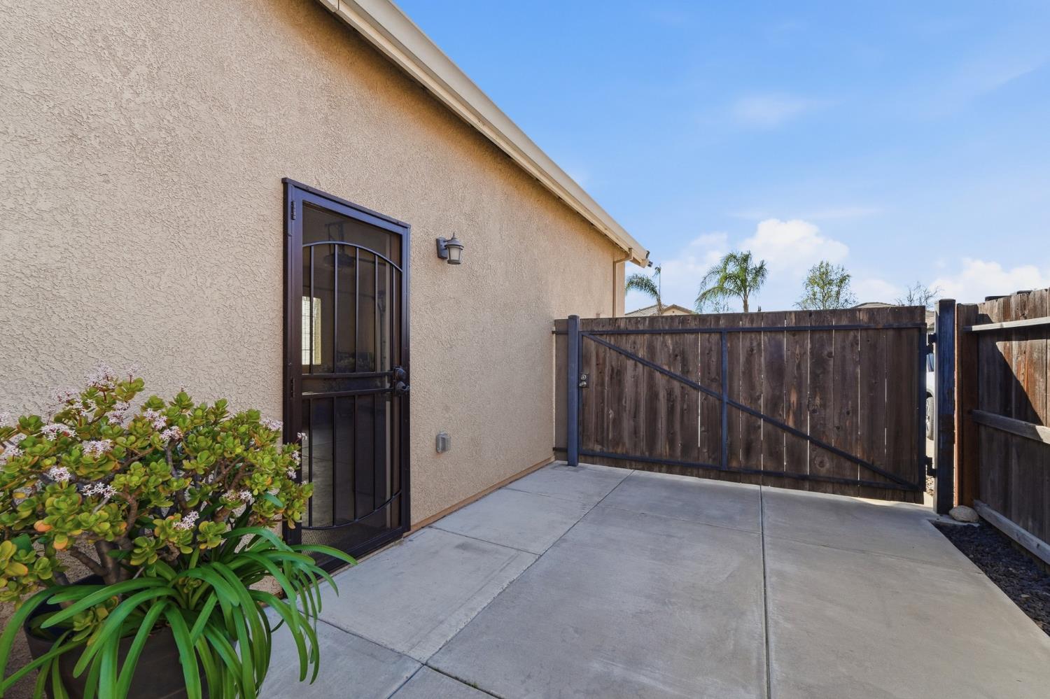 2558 Edgebrook Ln, Manteca, CA 95336