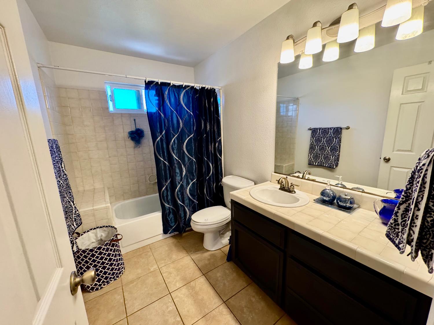 2304 Ridderkerk Cir, Modesto, CA 95356