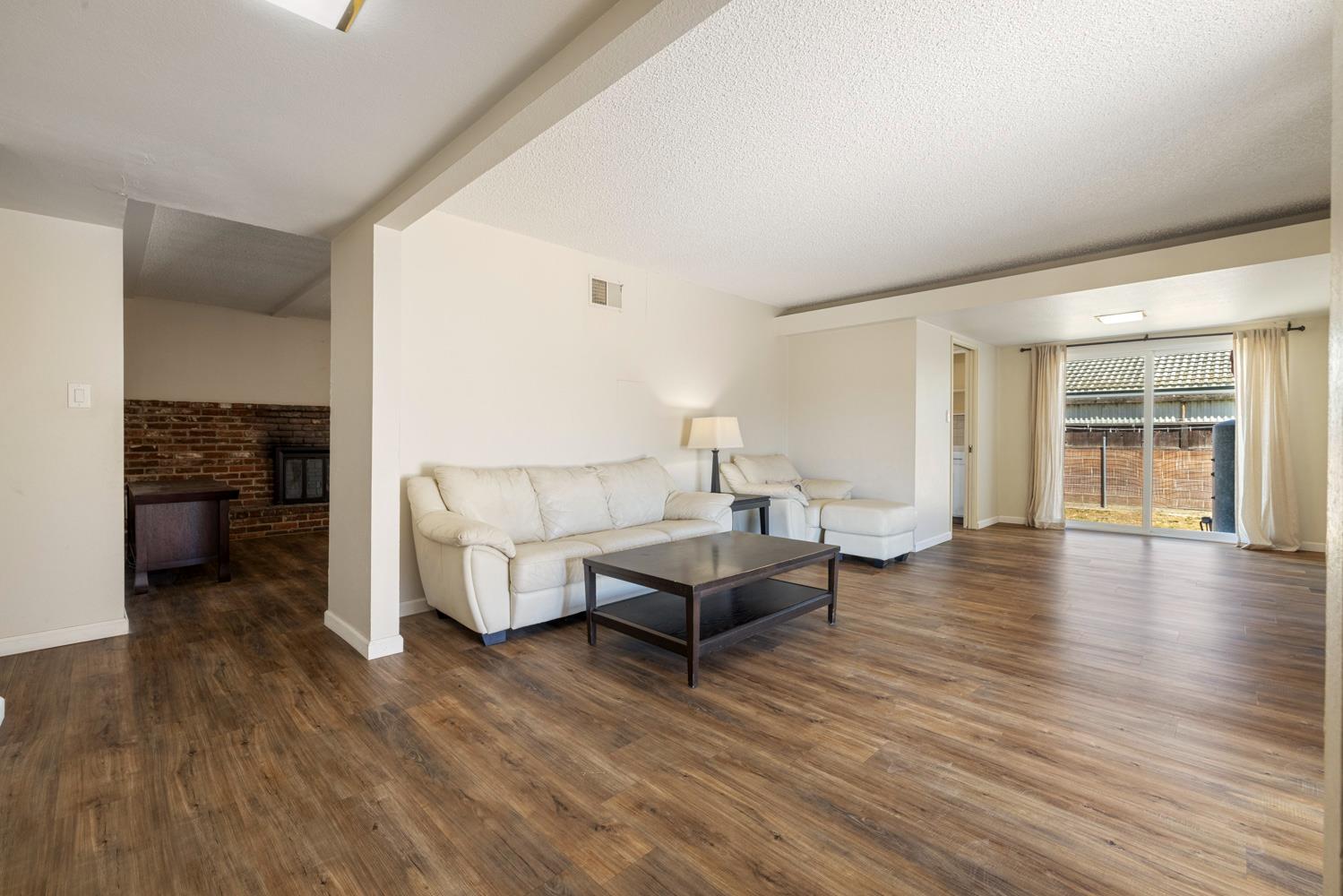 2021 W Louise Ave, Manteca, CA 95337
